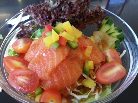 salmon sashimi salad